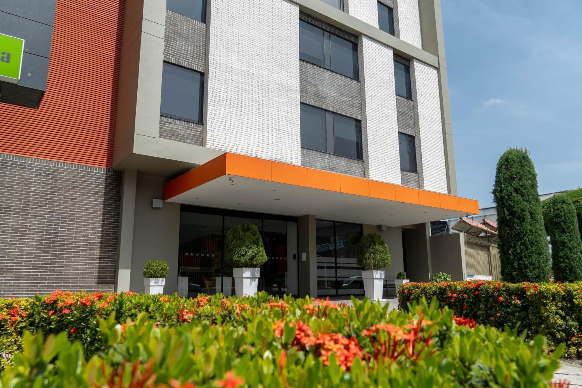 Holiday Inn Express Yopal By Ihg Exterior photo